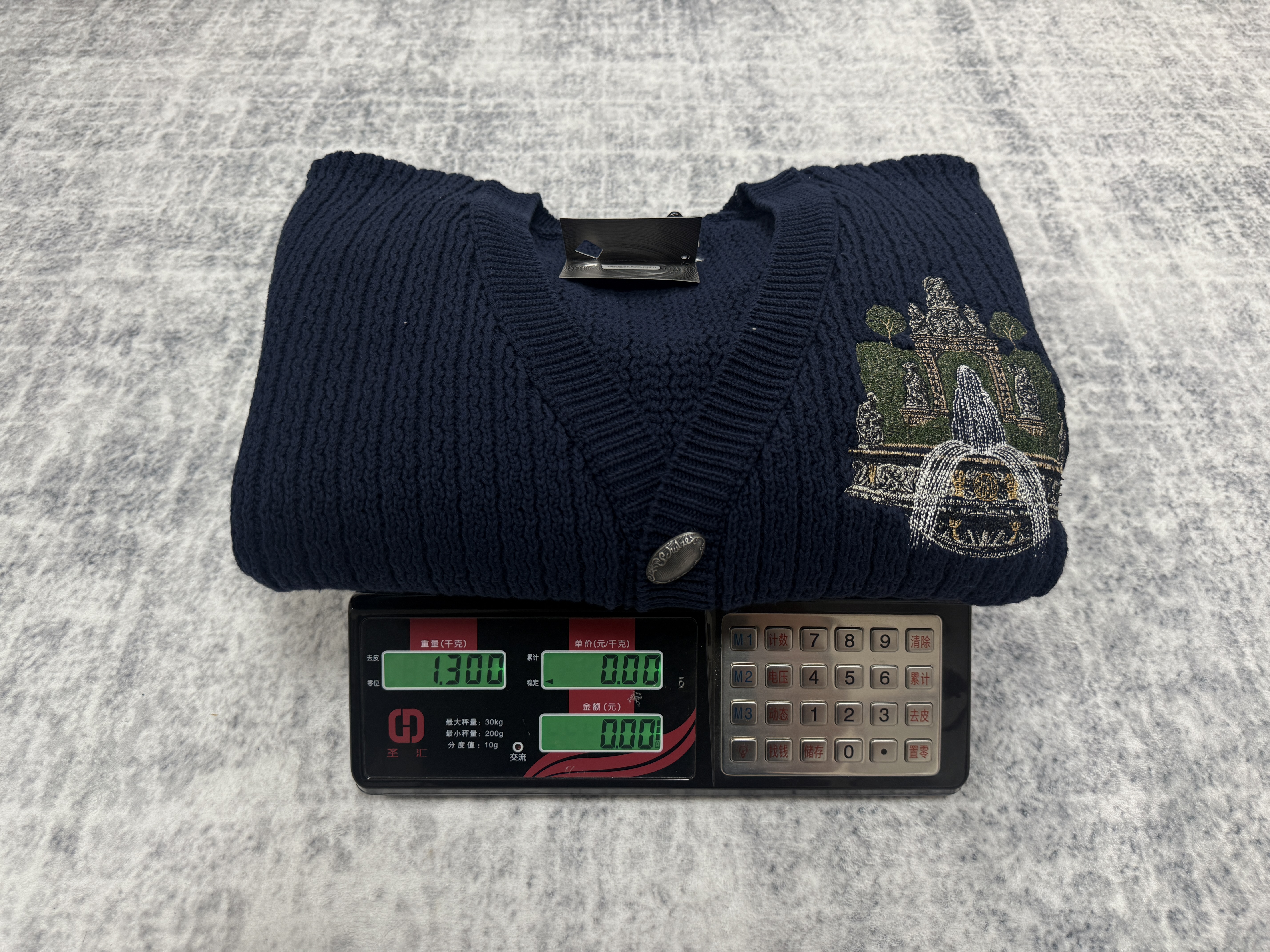 大D 深蓝色 胸口大V毛衣 - Image 10