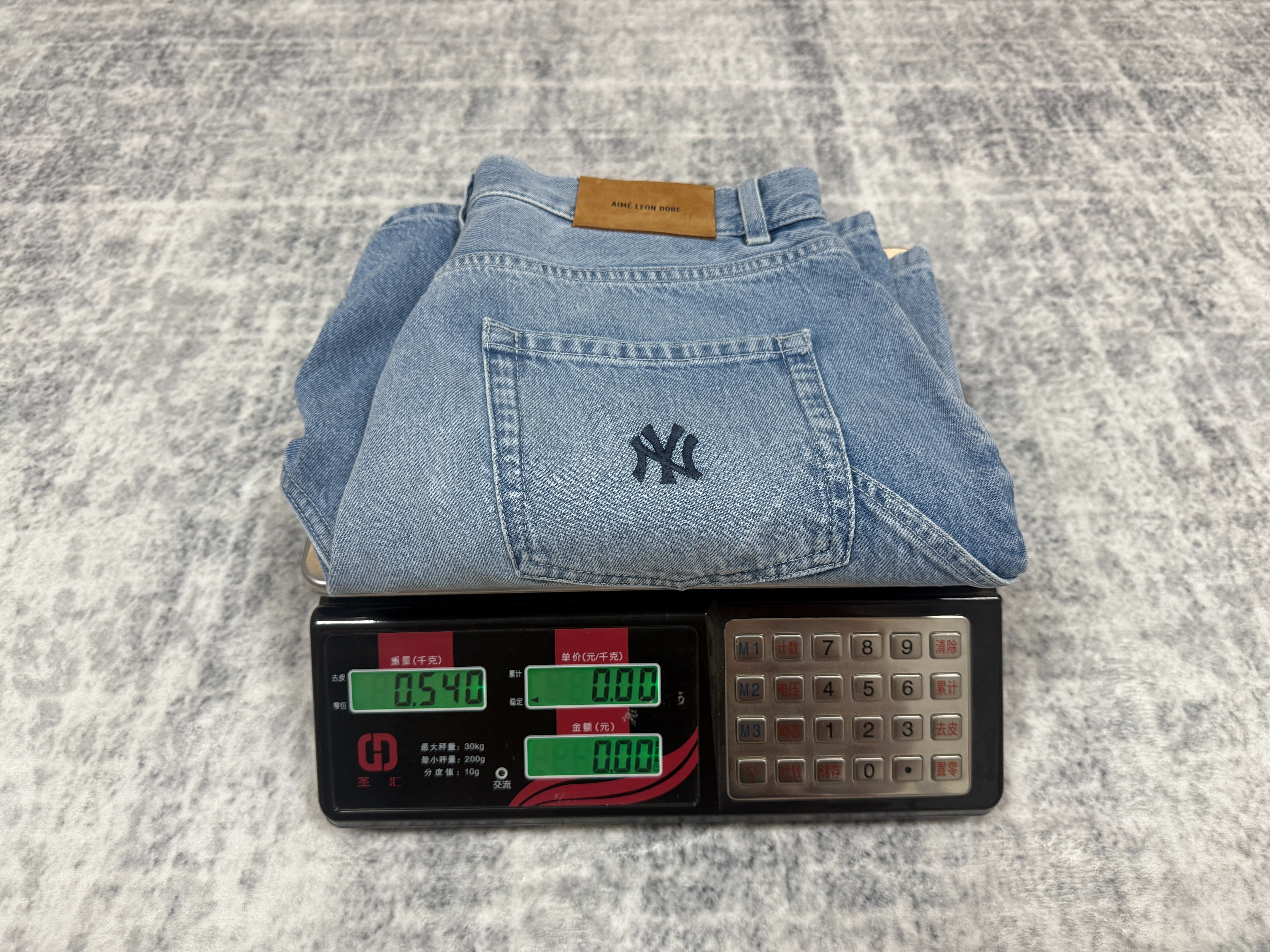 A 蓝色牛仔短裤 shorts - Image 3