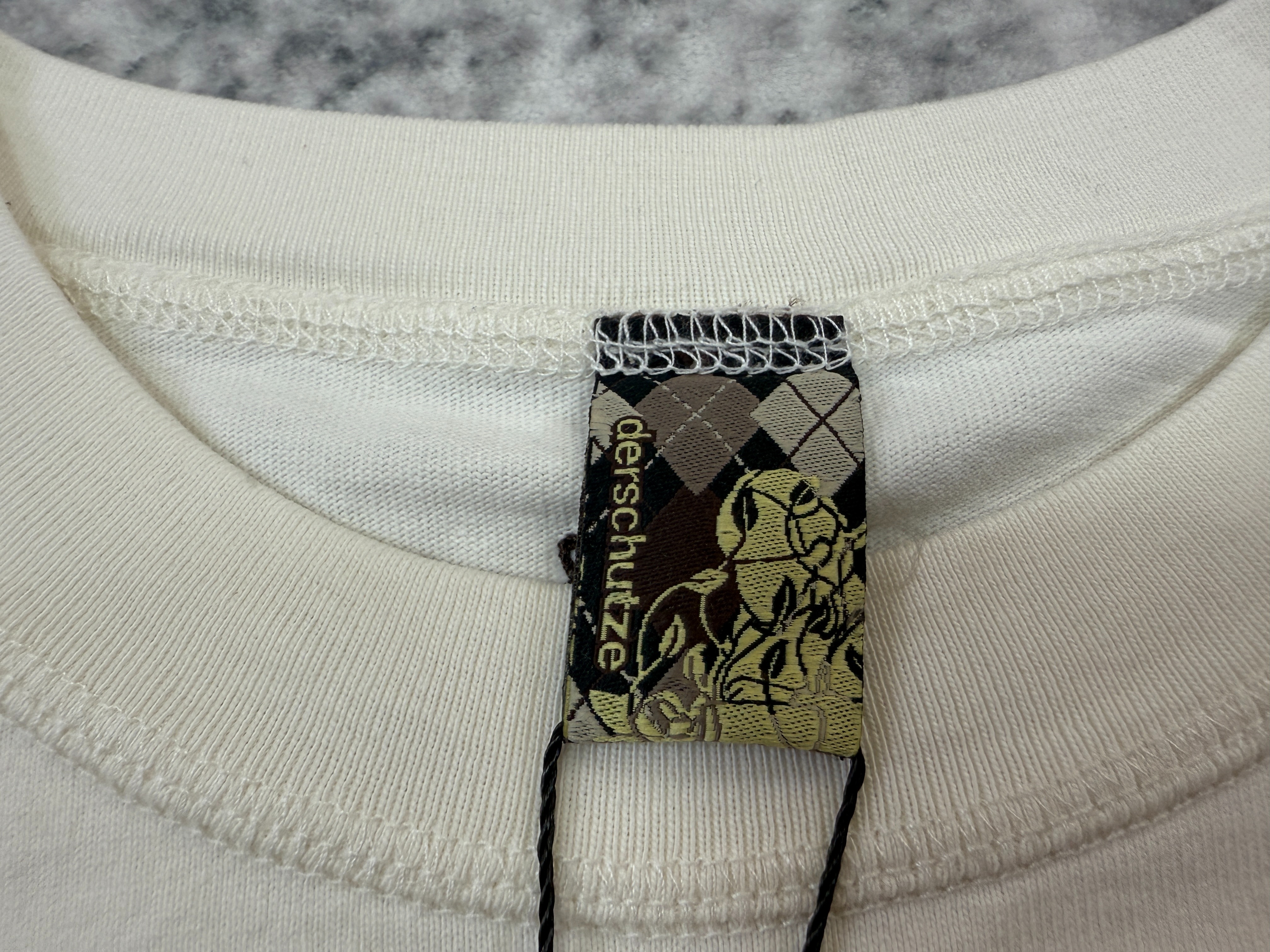 der white shirt - Image 8