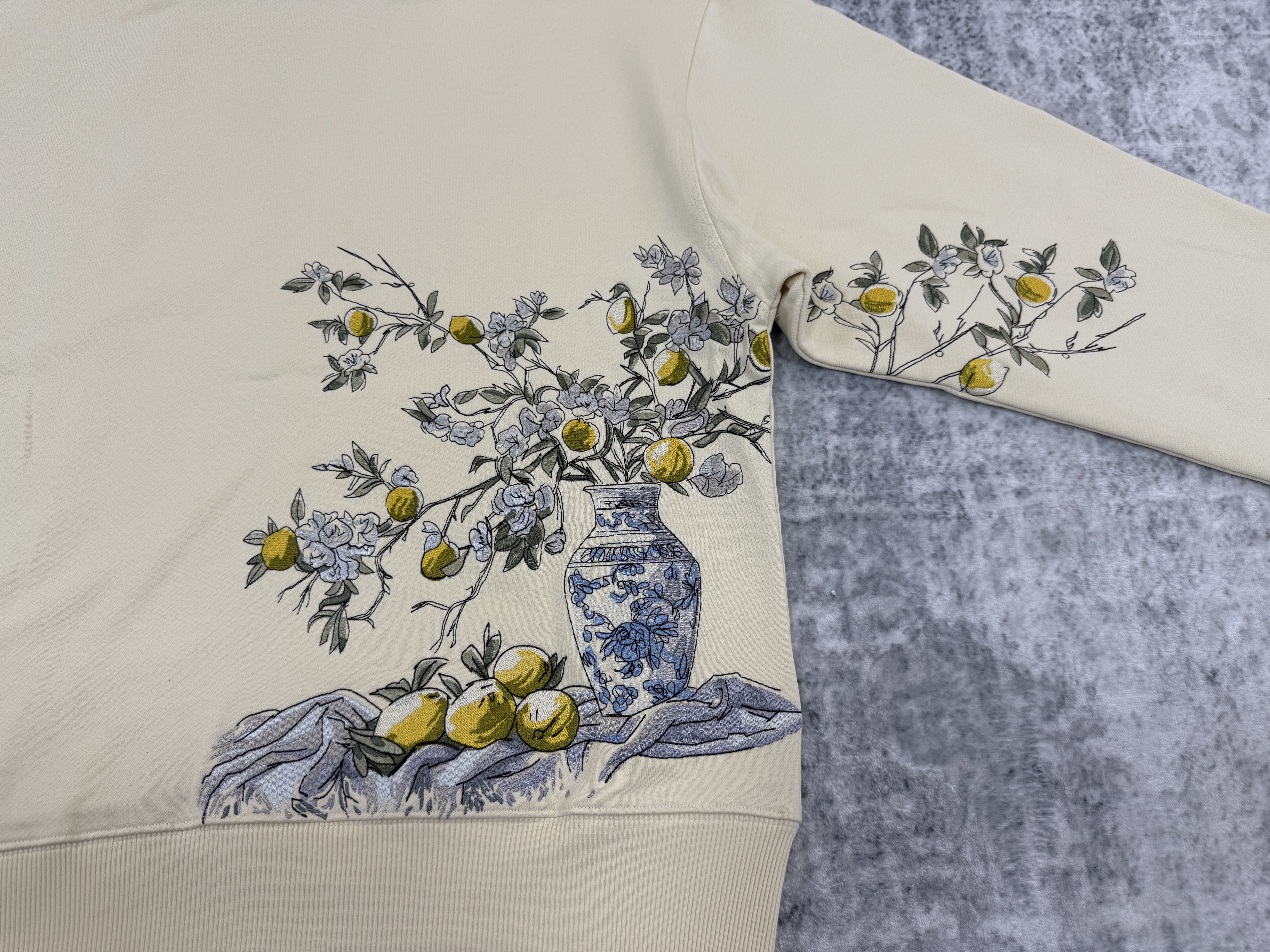 大D 米黄色花瓶刺绣拉链戴帽卫衣 - Image 9