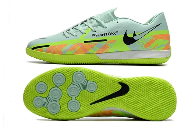 Nike React Phantom GT2 Pro IC Football Boots