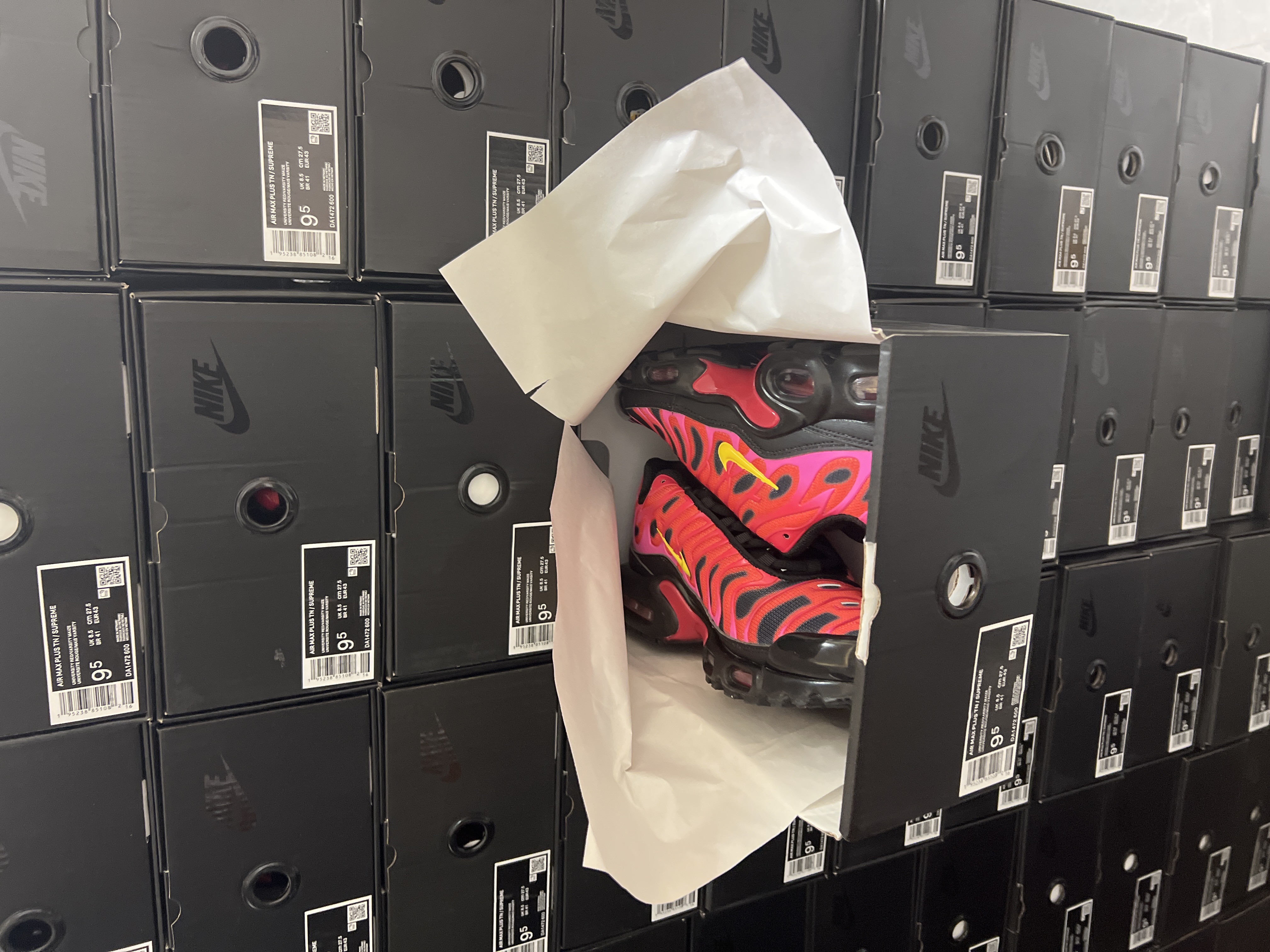 SUP x TN RED - Image 5
