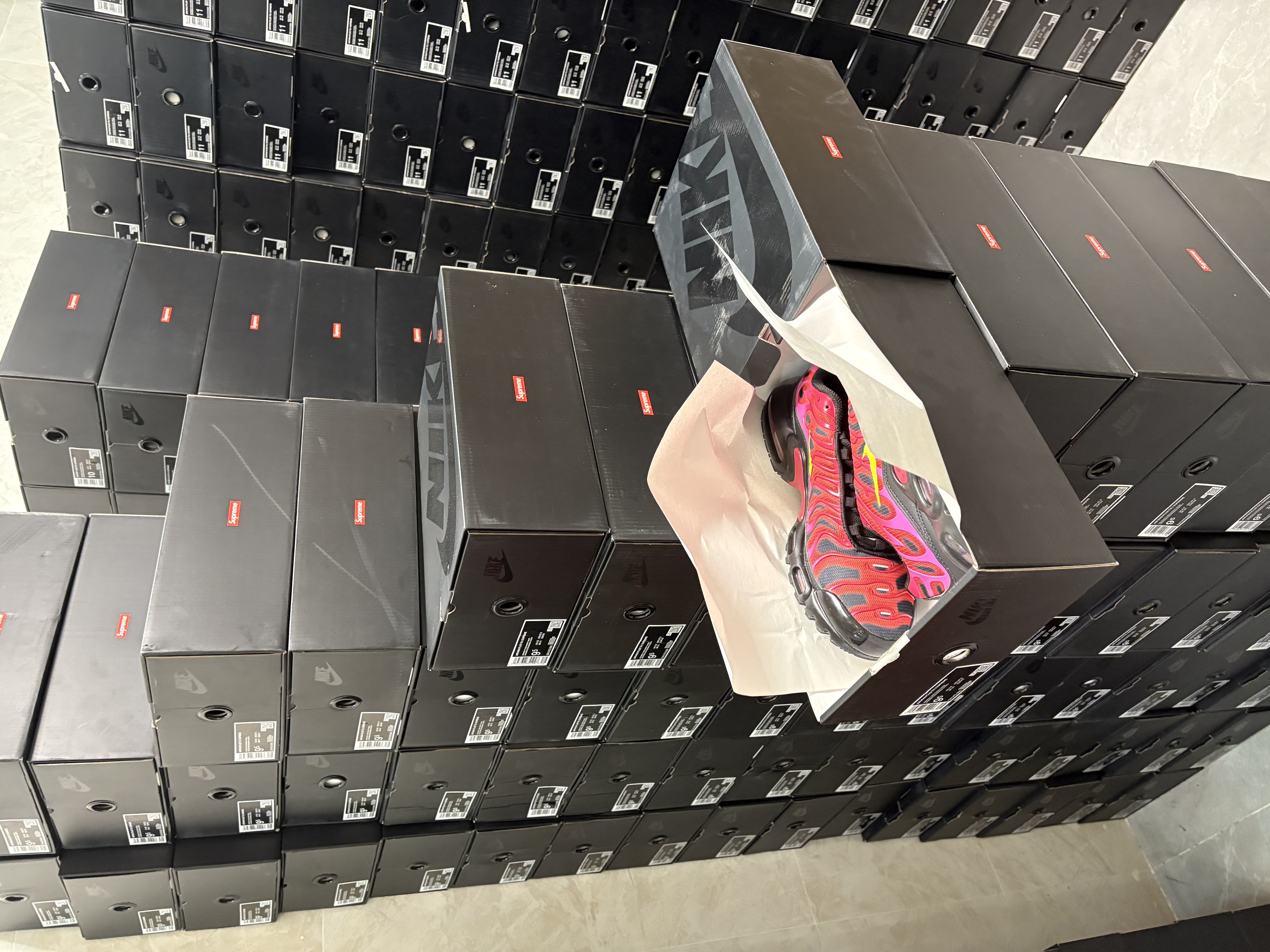 SUP x TN RED - Image 8