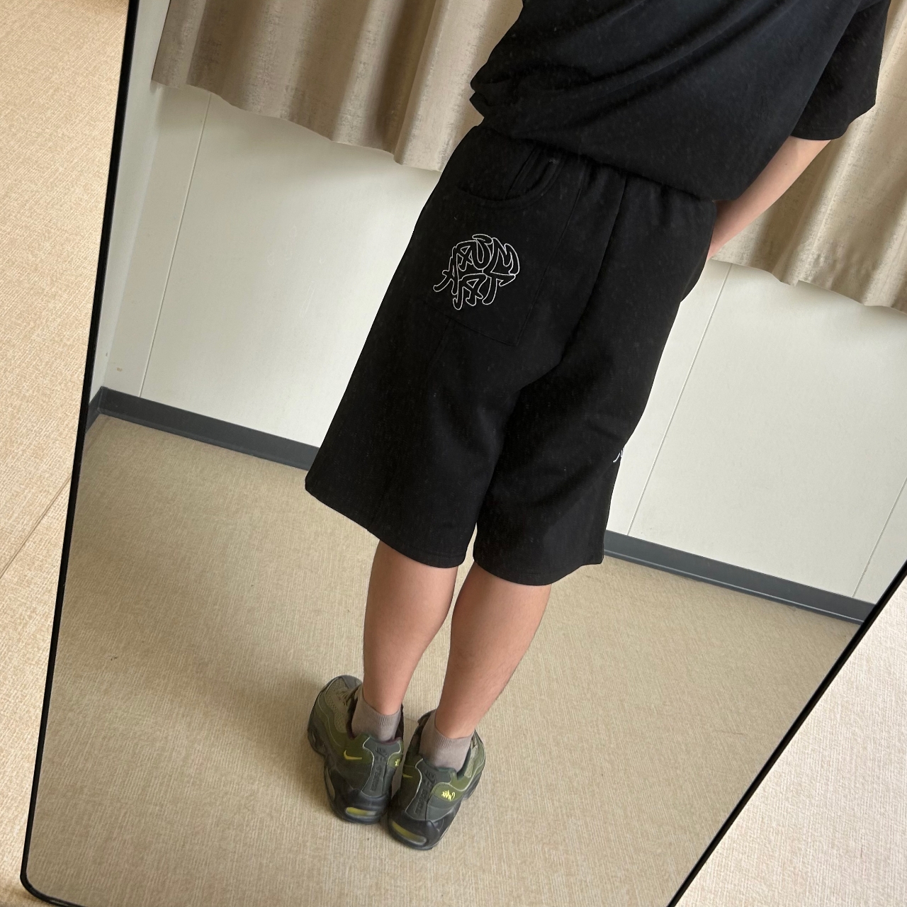 Me*tra tracky shorts - Image 13